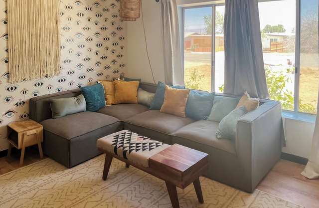 Relax in 29 Palms home with cowboy tub, hanging chairs, and beautiful murals.
