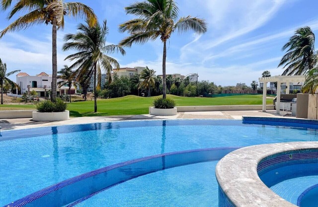 Relax in front of the golf course