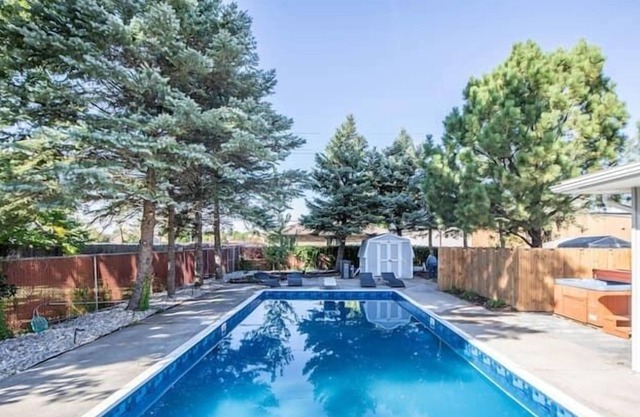 Relax in Style: Spacious 5 Bed Home with a Hot Tub