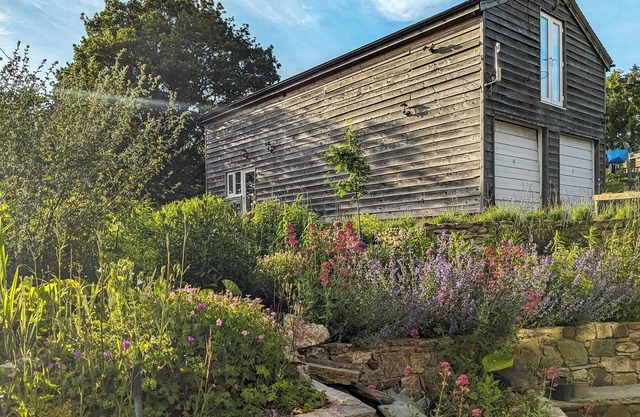 Relax, switch off, and reconnect in this inviting Shropshire studio.