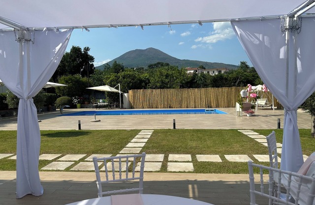 Relaxation with Jacuzzi and pool between Pompeii Amalfi coast, Sorrento and Capri