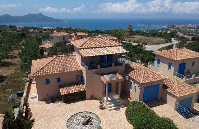 Relaxed finca with pool in Greece