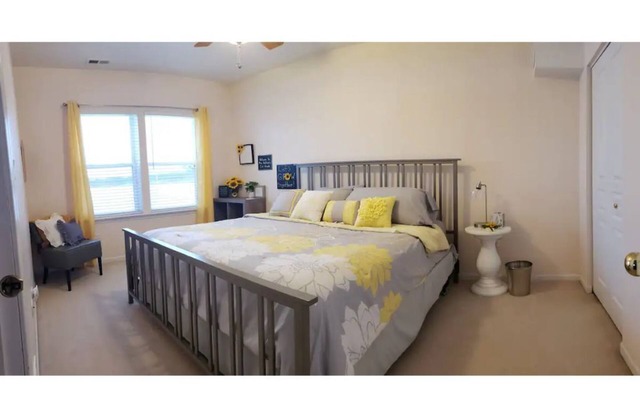 Relaxing 2 Bdrm Guest Suite w/Kit. & Pvt. Entry