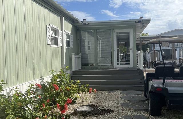 Relaxing 2-Bedroom home with gorgeous views overlooking the water.