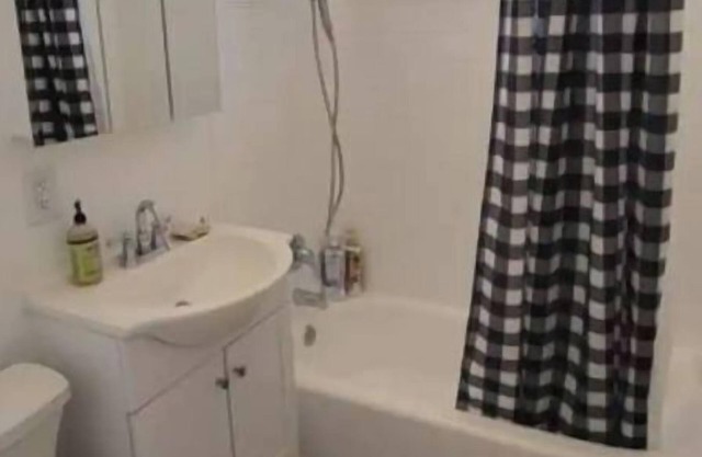 Relaxing 2B/1B suite with big backyard