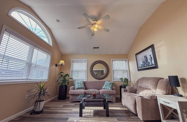 Relaxing 2BR/2BA Entire House, Short Drive from Wildwood & Cape May Beaches