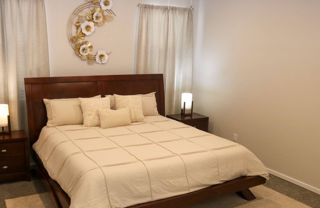 Relaxing 3-Bdrs, 2-Baths Spacious Backyard – Family-Friendly & Fully Equipped!