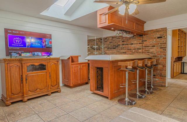 Relaxing 3BR Getaway: Pool, Game Room & Pool Table