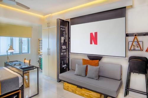 Relaxing Apt Bgc Business Ready with 84inch Cinema