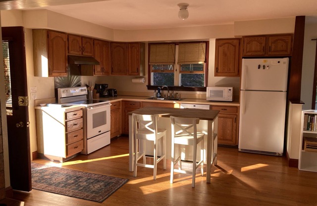 Relaxing Cottage, minutes from the beach