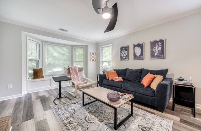 Relaxing Home close the Battery/Mins to Everything