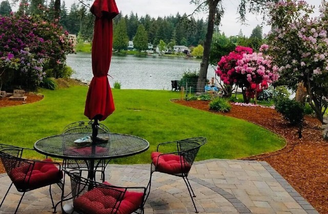 Relaxing Lakefront Suite