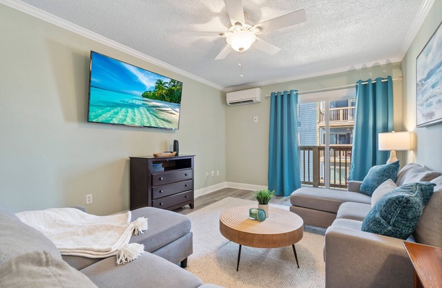 Relaxing Oceanfront Condo with Private Balcony + Linens Included