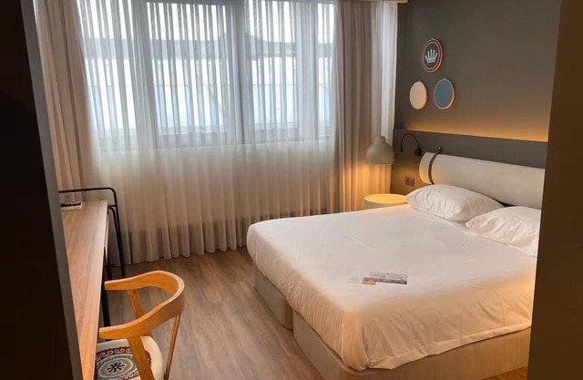 Relaxing Place Near Wooded Trails — Comfortable Stay with Free Parking Included