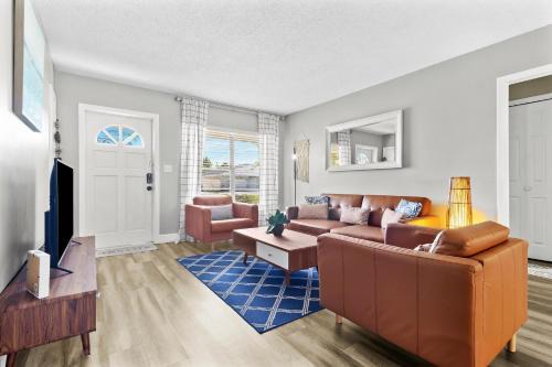 Relaxing Pool Home for Family Getaway Close to Tampa Zoo, Busch Gardens, Restaurants and Shopping!