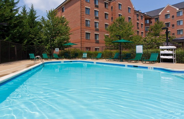 Relaxing Retreat Near DC! FREE Breakfast + On-Site Business Center