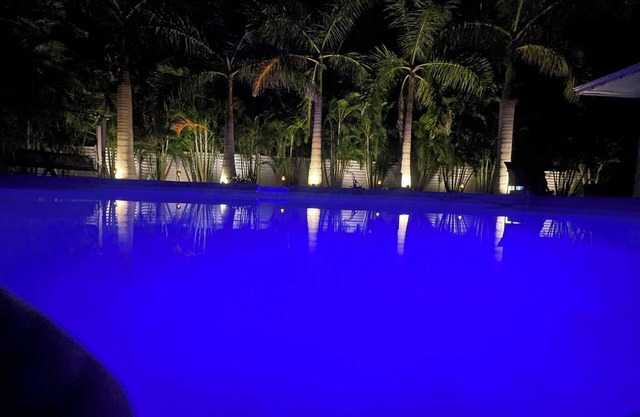 "RELAXMORE IN PARADISE" 30 Days Sarasota Getaway with Private Salt-Water Pool