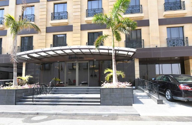 Renee Suite