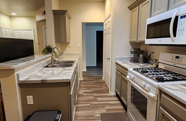 Renovated and relaxing villa 10 minutes from major mall, movies and much more