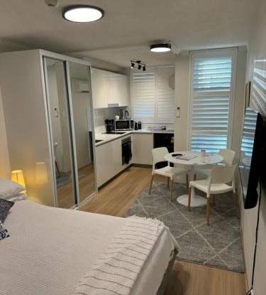 Renovated Central Studio w pool & just off Oxford St