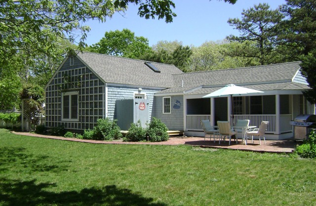 Renovated Cottage with nice yard and homey interior