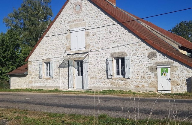 Renovated countryside house with garden near Vichy
