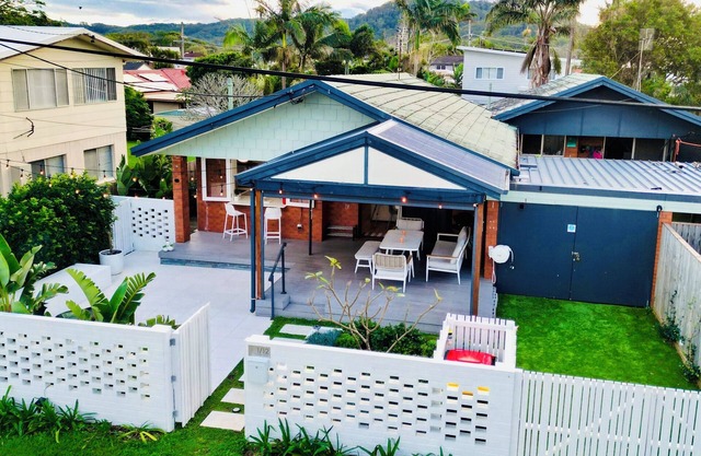 🏖️ Renovated Family Beach House, Walk to Sand 🌊