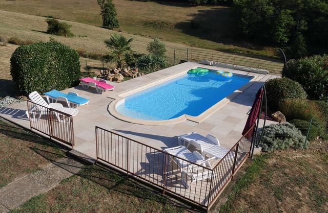 Renovated 19th-century farmhouse, totally independent with private pool (8 people)