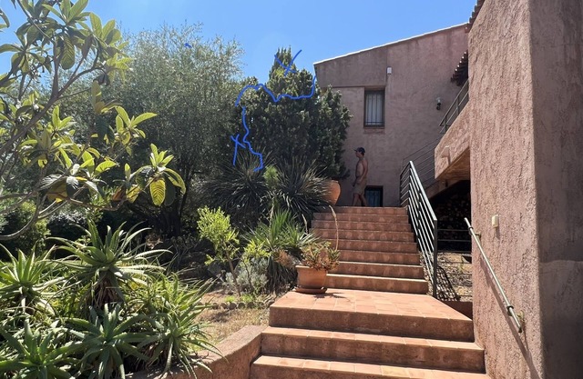 Renovated house, view of the sea and Ile Rousse. Beach access on foot. Swimming pool, terraces.