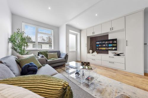 Renovated London Flat, 2BR, Wi-Fi & Free Parking