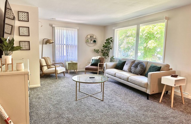 Renovated, Spacious & Cozy 2BR Upper Unit in the Heart of Milwaukee