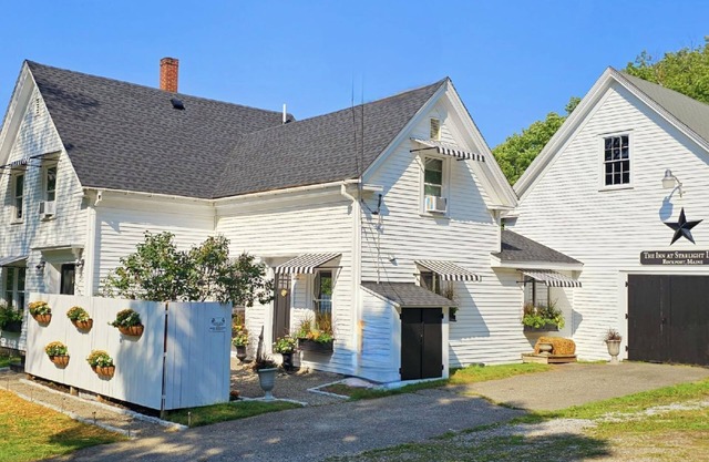 Renovated Turn Of The Century Farmhouse with three bedrooms