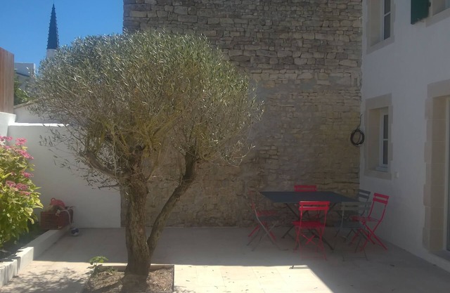 renovated village house with pretty courtyard 6/8