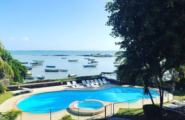 Residence with 6 seafront bungalows and swimming pool - by feelluxuryholidays