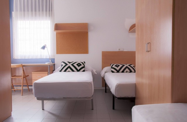 Residencia Universitaria Resa Tomás Alfaro Fournier - Centro Adscrito a REAJ - Campus Accomodation