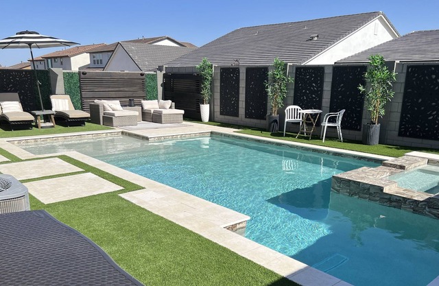 Resort style Family Oasis w/ Private heated Pool, Hot Tub, BBQ & Golf (3 mi)