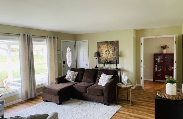 Restful Retreat, 3BR/2BA on 2 acres, Pet Friendly