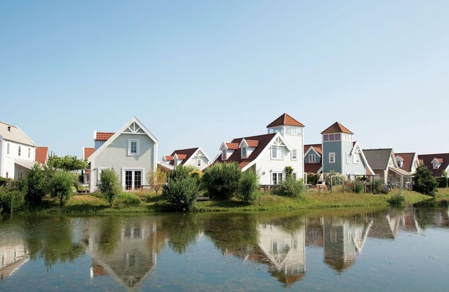 Restyled villa with soundbar 500m. from the beach