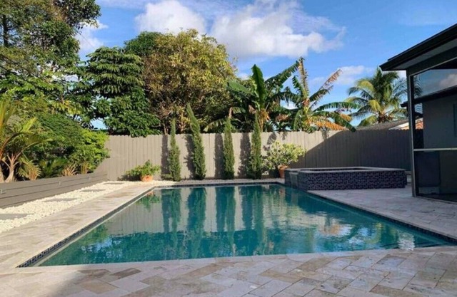 RETREAT with SALT WATER HEATED POOL & SPA. SUMMER AVAILABLE !