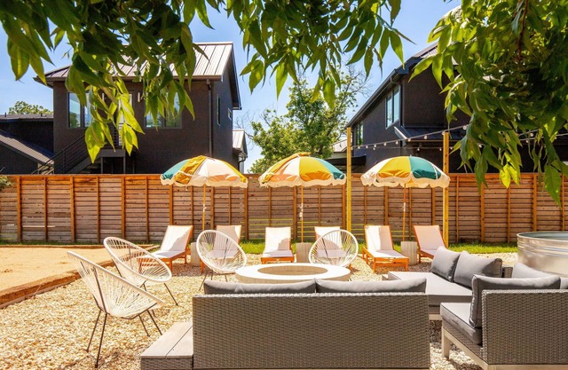 Retro SoLa Retreat Mins to DT/Heated Pool/Sand Volley Ball Court/Firepit