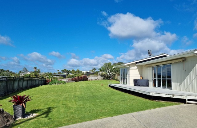 Retro styled classic kiwi bach in Taurikura