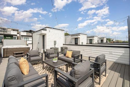 Rhythm Row - Rooftop Hot Tubs - Mins to Broadway