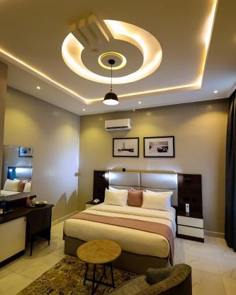 Ringruby Hotel, Eso Close