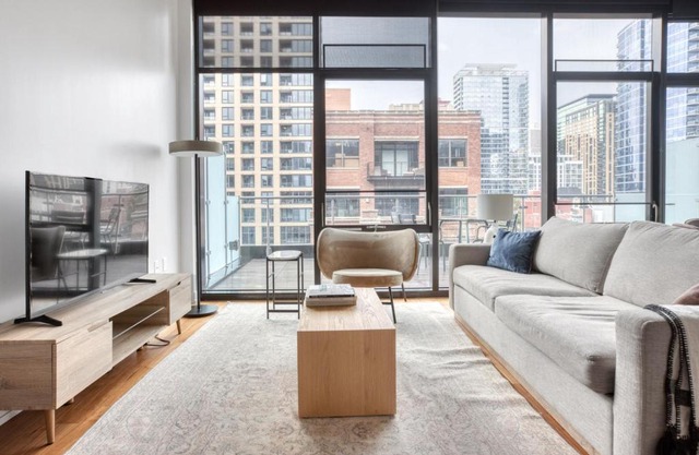 River N 3BR w Gym Rooftop nr L Park CHI-323