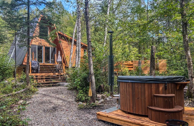 River/Wooden hottub Luxurious Shack in the forest