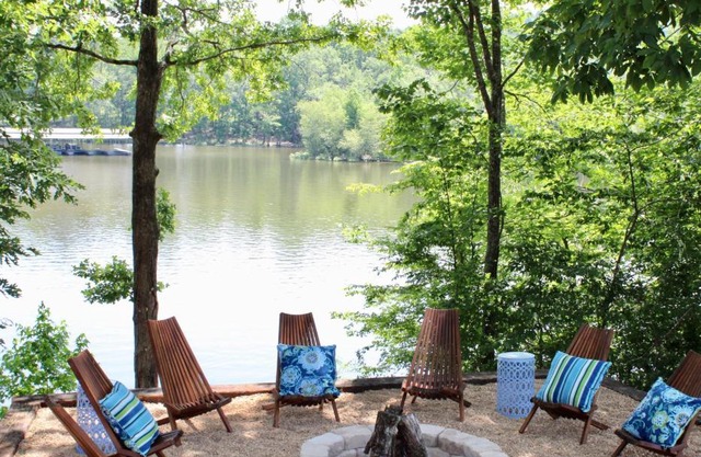 Riverbend Ranch for Family Fun on Smith Lake! Dogs welcome!