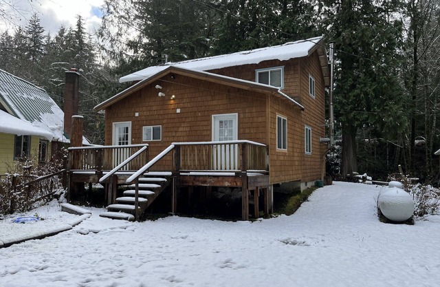 Riverfront Cabin Retreat, base camp for skiing and hiking, or a quiet getaway.