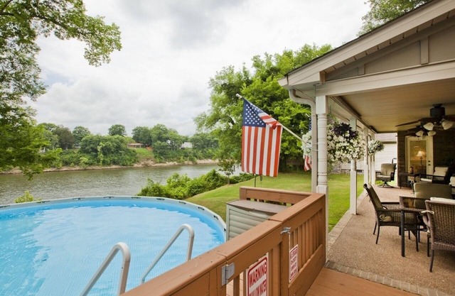 Riverfront, Kayaks, Boat Dock, Games, Pool, Hot Tub, 10 Min To Dwntwn Nashville!