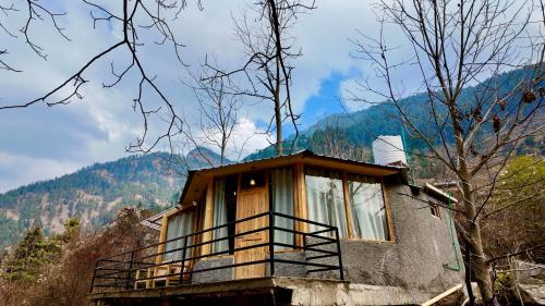 Riverfront Treehouse Jibhi
