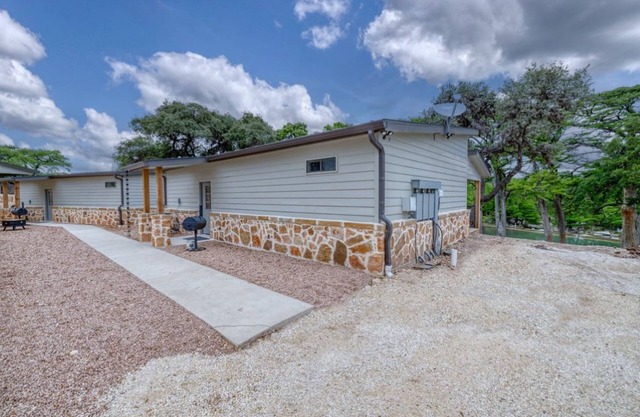 River’s Edge Cabin #2 at Oasis Resort